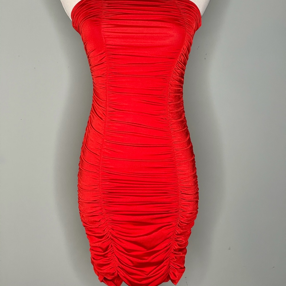 Red Strapless ruched dress - Fashion Nova Small